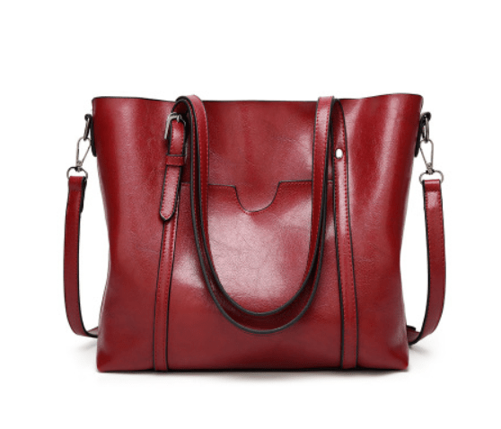 Bolsa Feminina de Ombro em Couro Genuino - Mulher Elegante