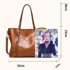 Bolsa Feminina de Ombro em Couro Genuino - Mulher Elegante