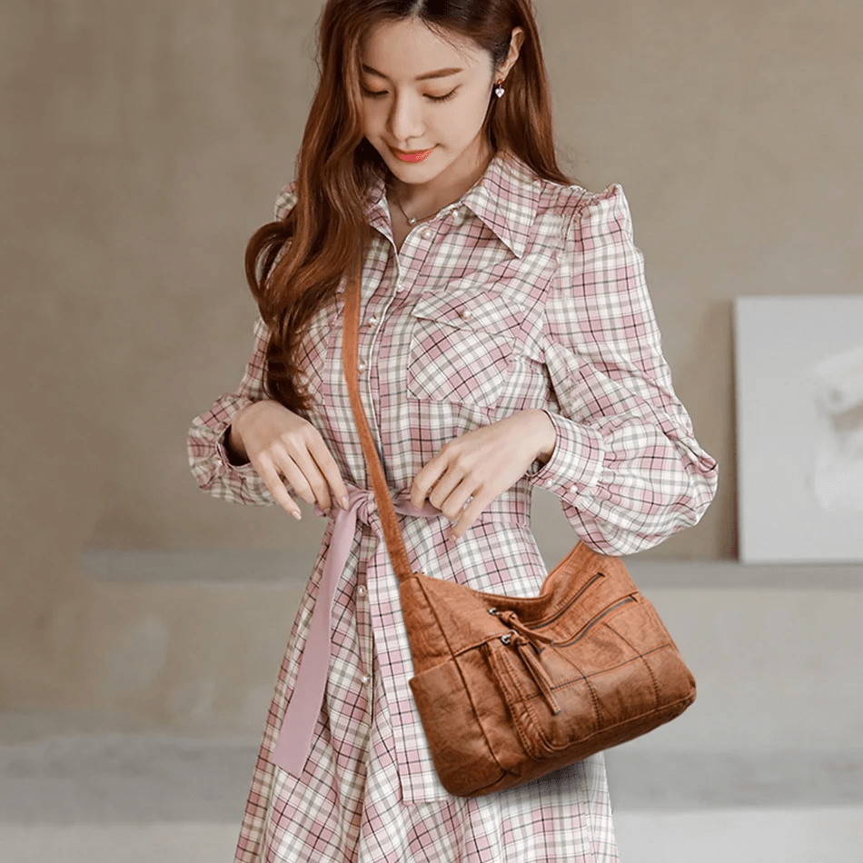 Bolsa Feminina em Couro Genuino - Amy
