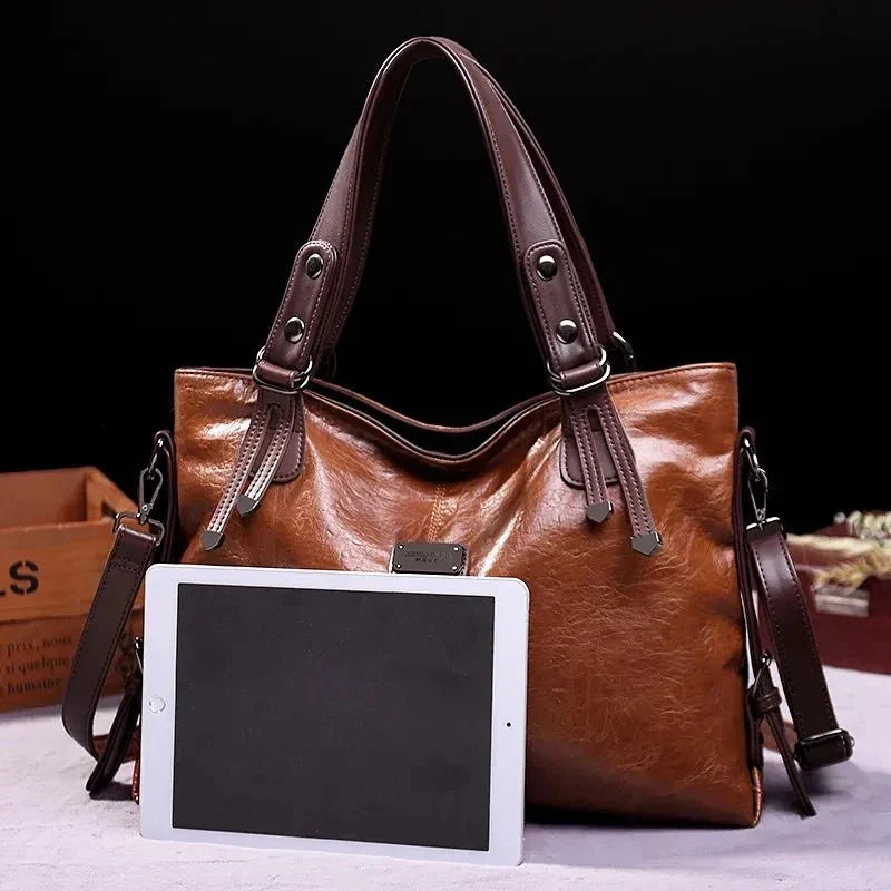 Bolsa Feminina em Couro Genuíno - Isis Gabrielli