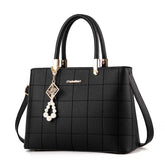 Bolsa Feminina em Couro Genuino - Janevive