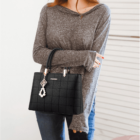 Bolsa Feminina em Couro Genuino - Janevive