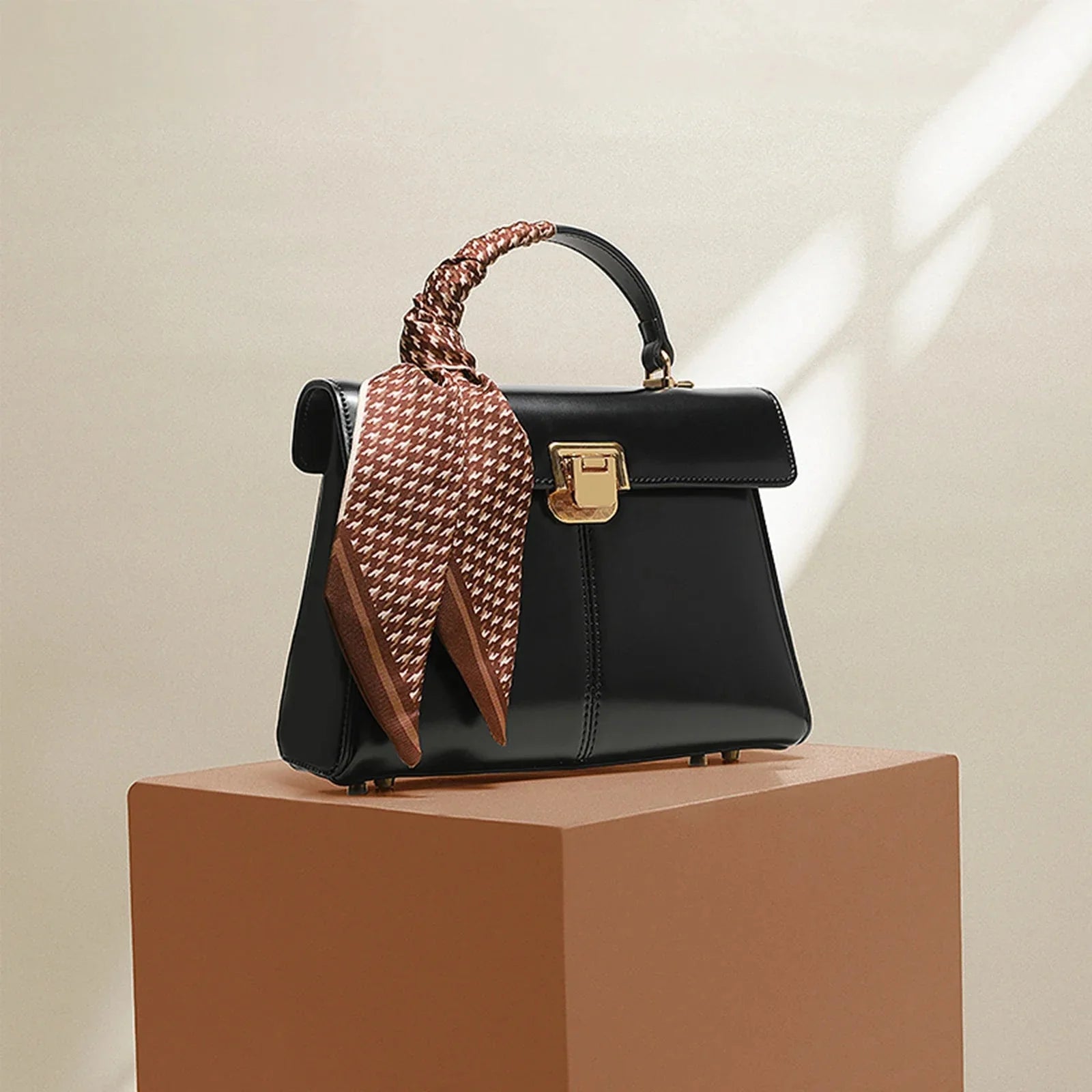Bolsa Feminina em Couro Genuíno - Margot Moreau