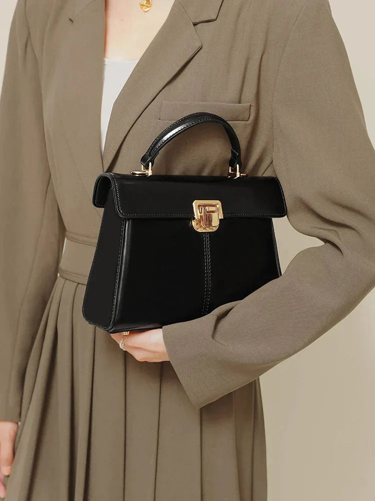 Bolsa Feminina em Couro Genuíno - Margot Moreau