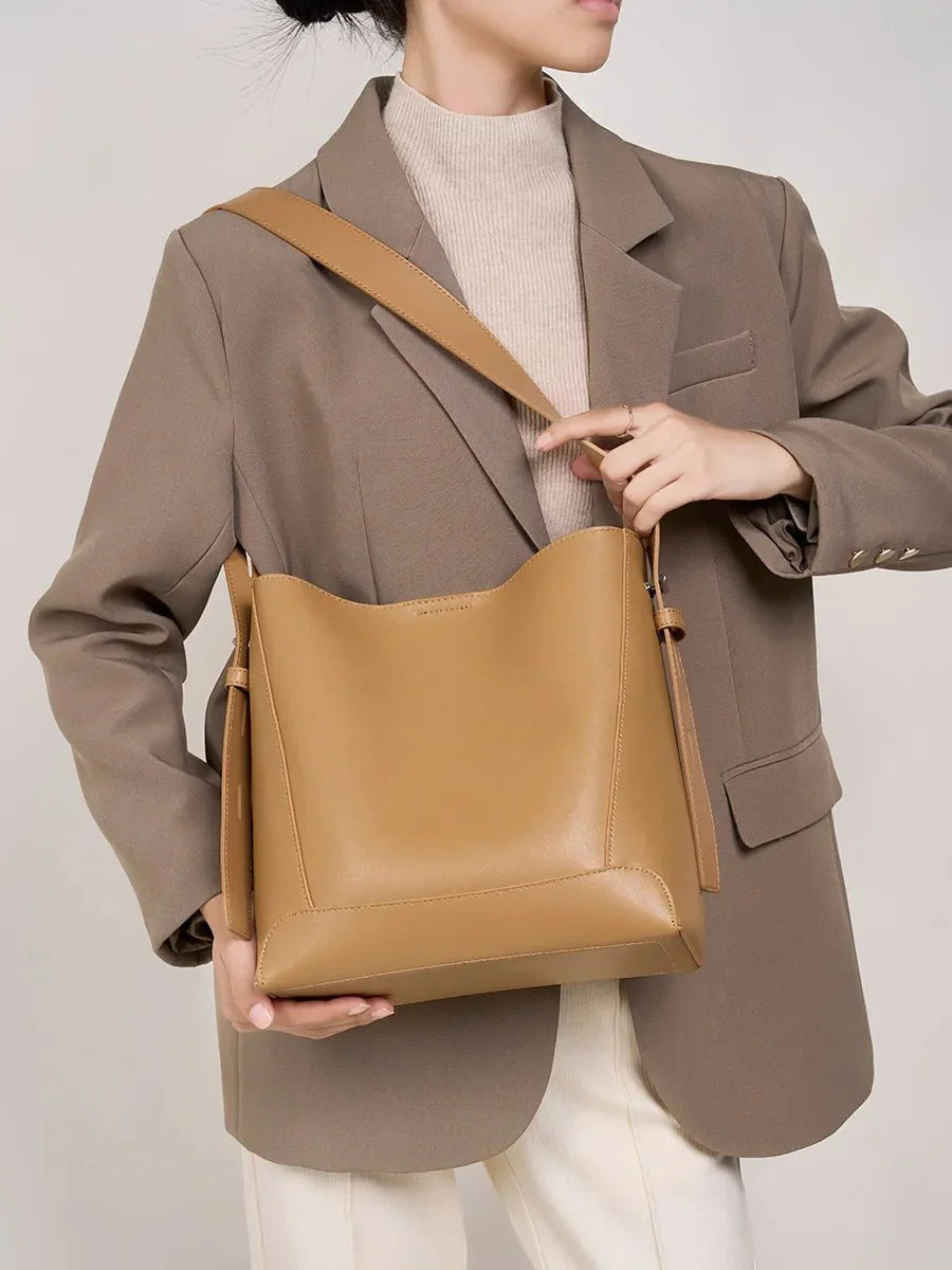 Bolsa Feminina em Couro Genuíno - Stevens