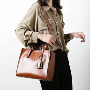 Bolsa Feminina em Couro Genuino - Vivienne Luxo
