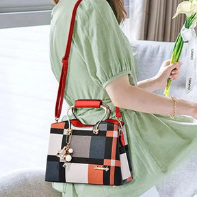 Bolsa Feminina Xadrez em Couro Genuino - Queen Premium