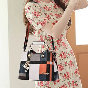 Bolsa Feminina Xadrez em Couro Genuino - Queen Premium