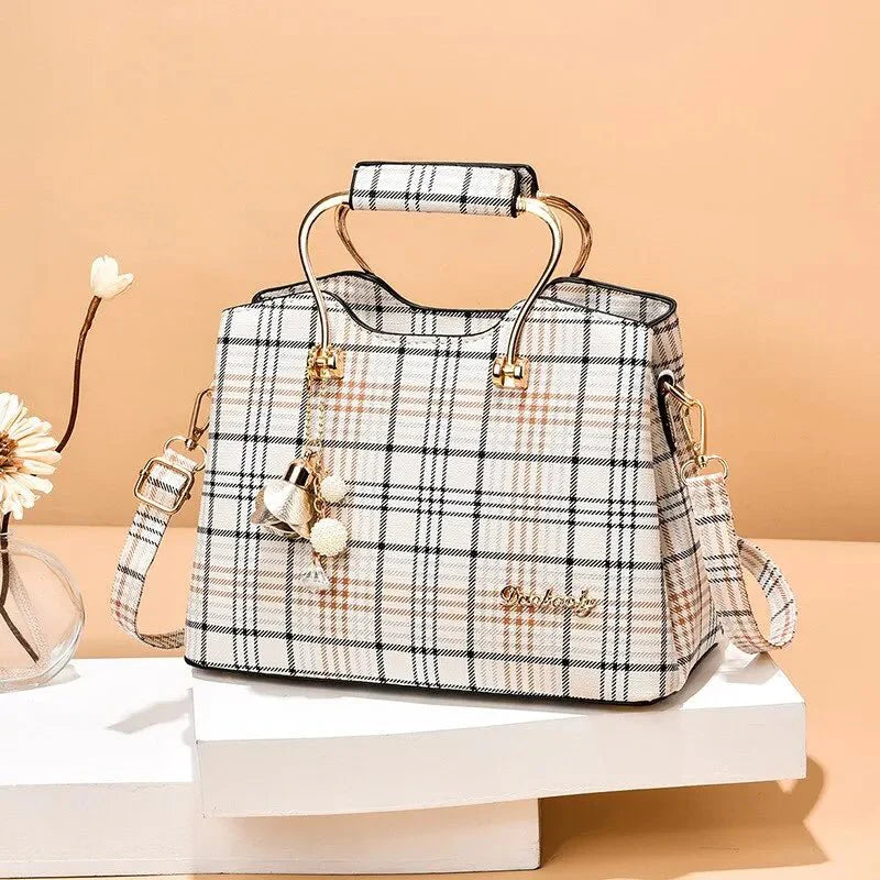 Bolsa Feminina Xadrez em Couro Genuino - Queen Premium