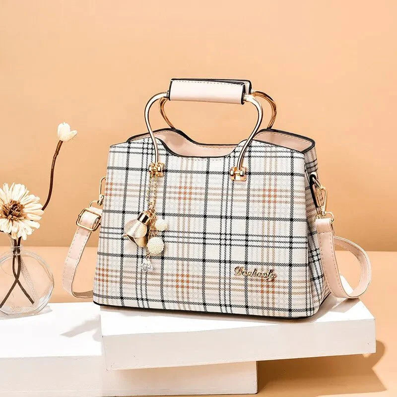 Bolsa Feminina Xadrez em Couro Genuino - Queen Premium