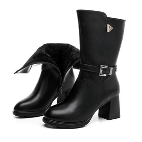 Bota Feminina de Couro Aveludada Alexa