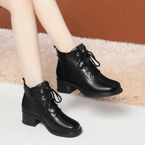 Bota Feminina de Couro Aveludada Carey