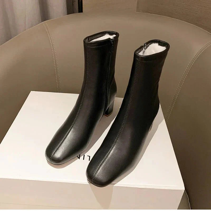 Bota Feminina de Couro Aveludada Heritage
