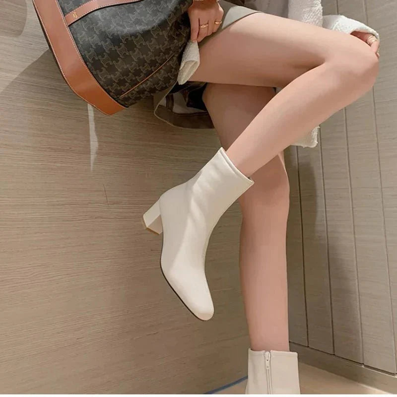 Bota Feminina de Couro Aveludada Heritage