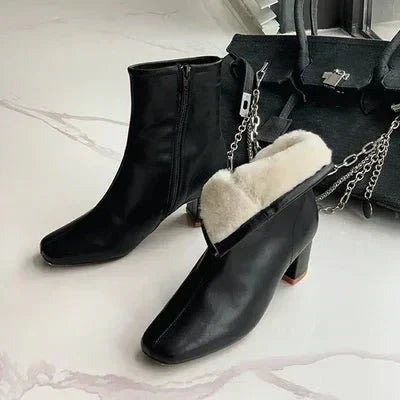 Bota Feminina de Couro Aveludada Heritage