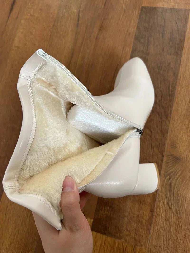 Bota Feminina de Couro Aveludada Heritage