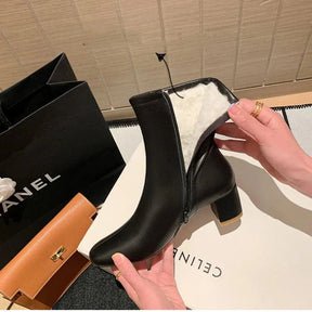 Bota Feminina de Couro Aveludada Heritage