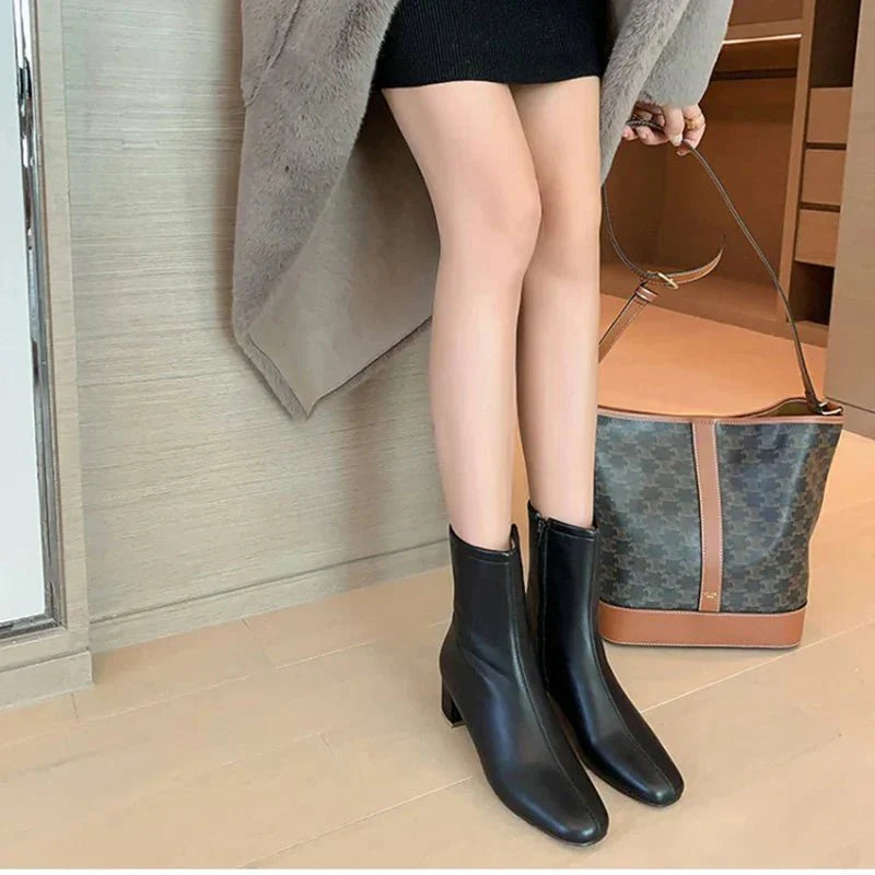 Bota Feminina de Couro Aveludada Heritage
