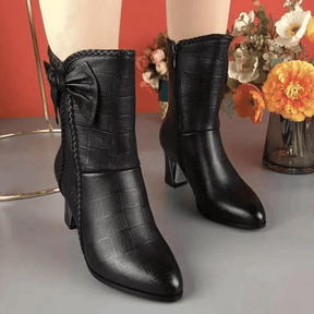 Bota Feminina de Couro Aveludada Isadora
