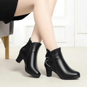 Bota Feminina de Couro Aveludada Lumiss