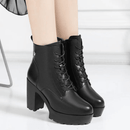 Bota Feminina de Couro Aveludada Mary