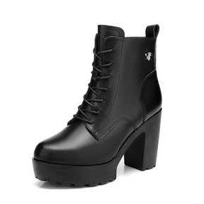 Bota Feminina de Couro Aveludada Mary