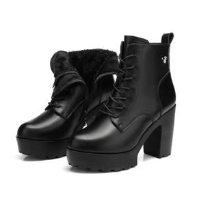 Bota Feminina de Couro Aveludada Mary