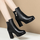 Bota Feminina de Couro Aveludada Merlin