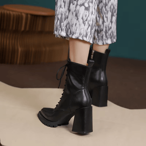 Bota Feminina de Couro Betina