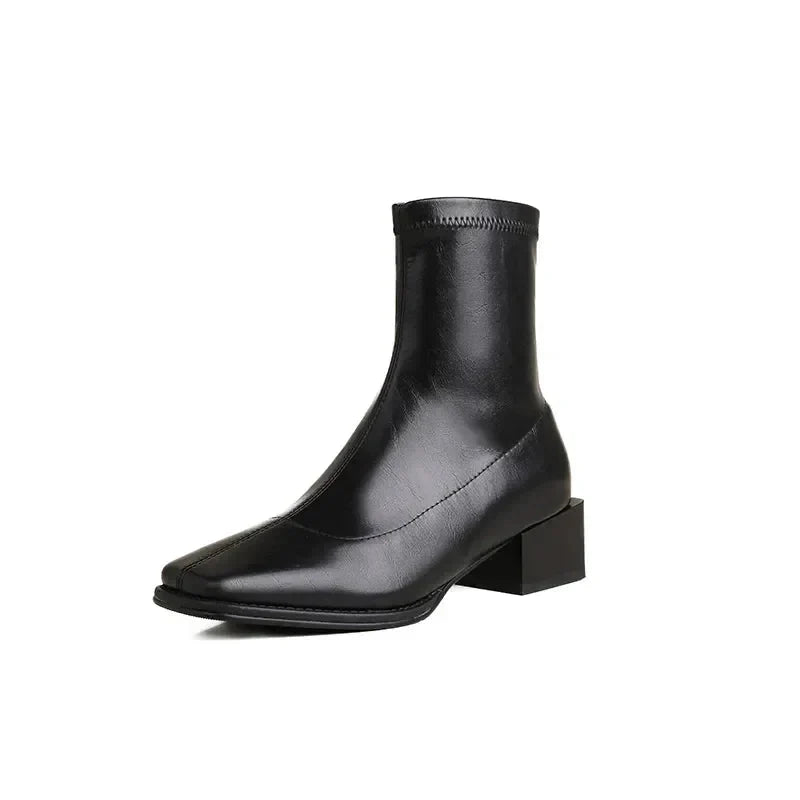 Bota Feminina de Couro Bico Quadrado