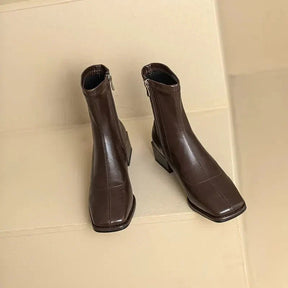 Bota Feminina de Couro Bico Quadrado