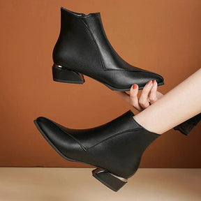 Bota Feminina de Couro Cano Baixo Névea