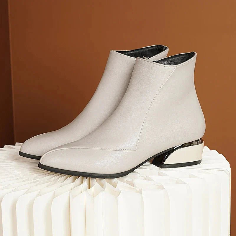 Bota Feminina de Couro Cano Baixo Névea
