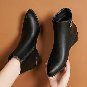 Bota Feminina de Couro Cano Baixo Névea
