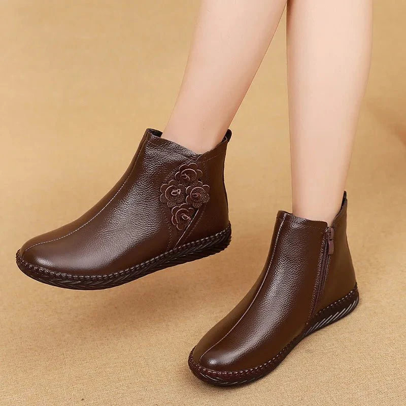 Bota Feminina de Couro Cano Curto Beks