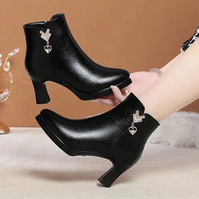 Bota Feminina de Couro Cano Curto Gelio
