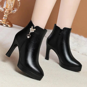 Bota Feminina de Couro Cano Curto Gelio