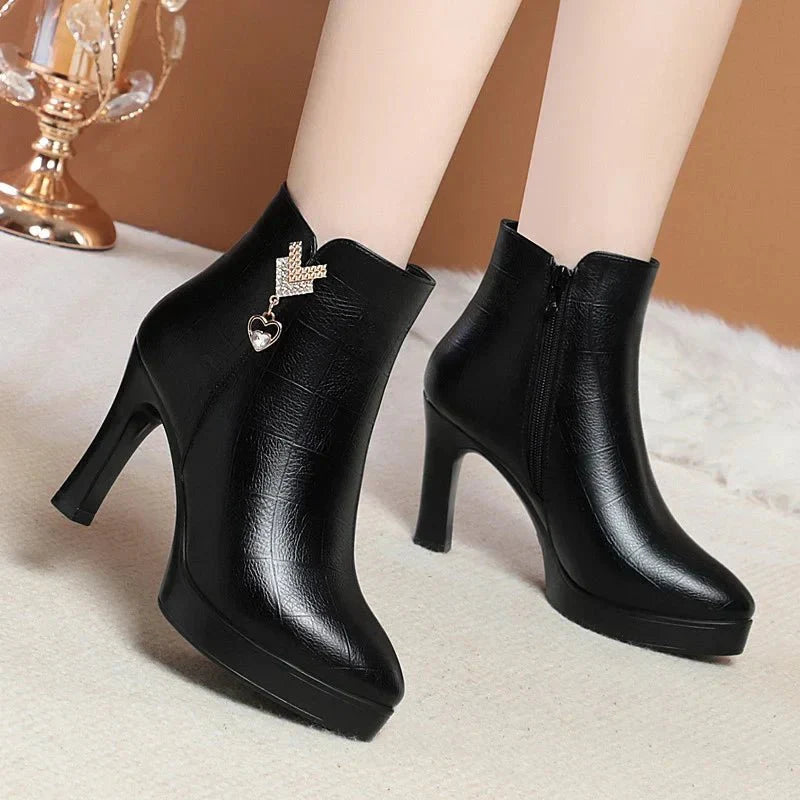 Bota Feminina de Couro Cano Curto Gelio