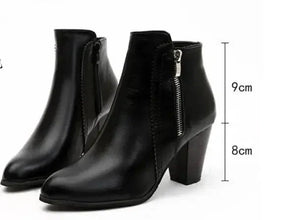 Bota Feminina de Couro Casual Clássica