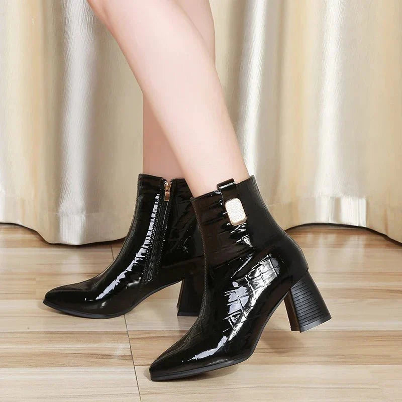 Bota Feminina de Couro Casual Wizez