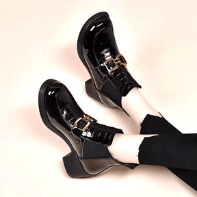 Bota Feminina de Couro Chelsea Preta