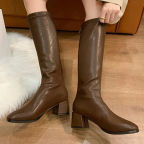 Bota Feminina de Couro Clássica Cano Alto