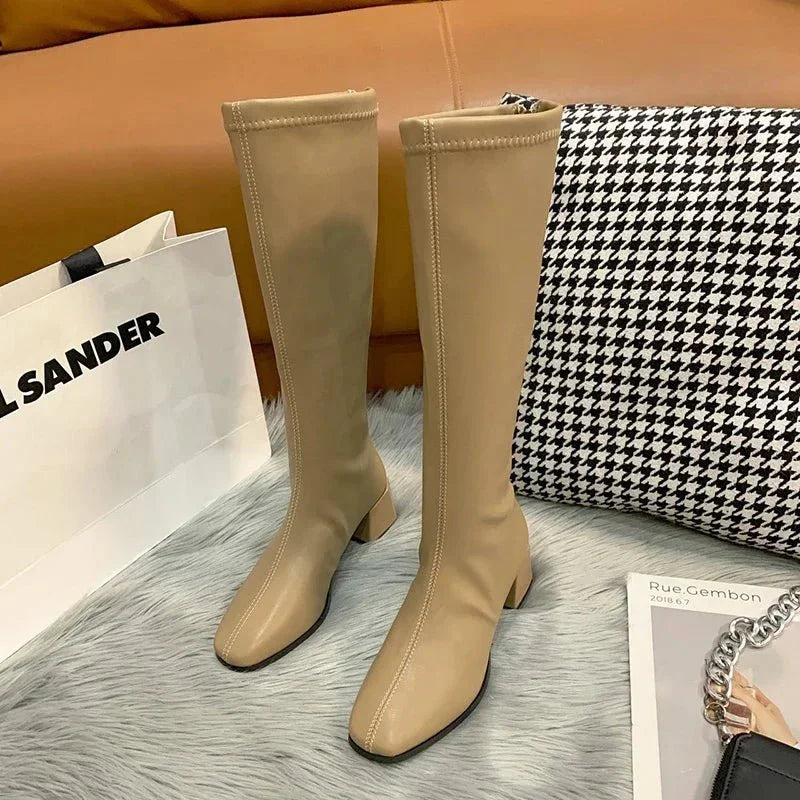 Bota Feminina de Couro Clássica Cano Alto