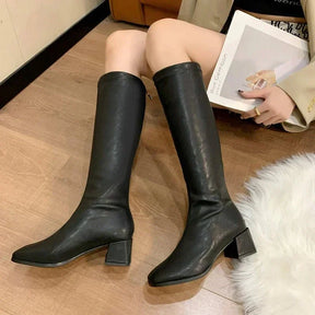 Bota Feminina de Couro Clássica Cano Alto