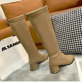 Bota Feminina de Couro Clássica Cano Alto