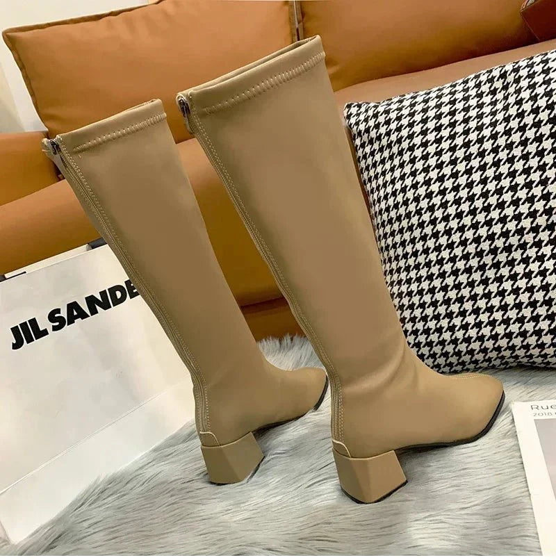 Bota Feminina de Couro Clássica Cano Alto