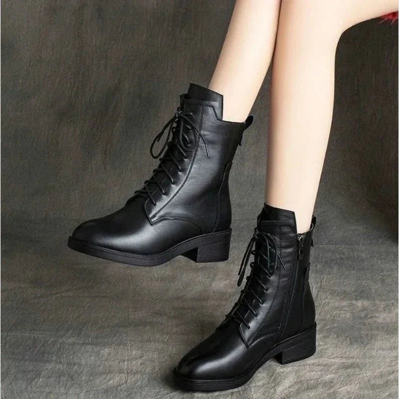 Bota Feminina de Couro Clássica Urban