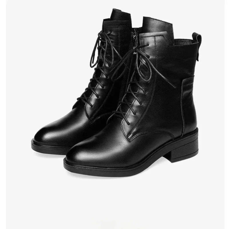 Bota Feminina de Couro Clássica Urban