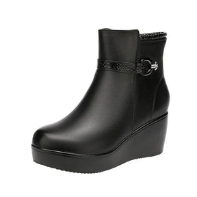 Bota Feminina de Couro Classy