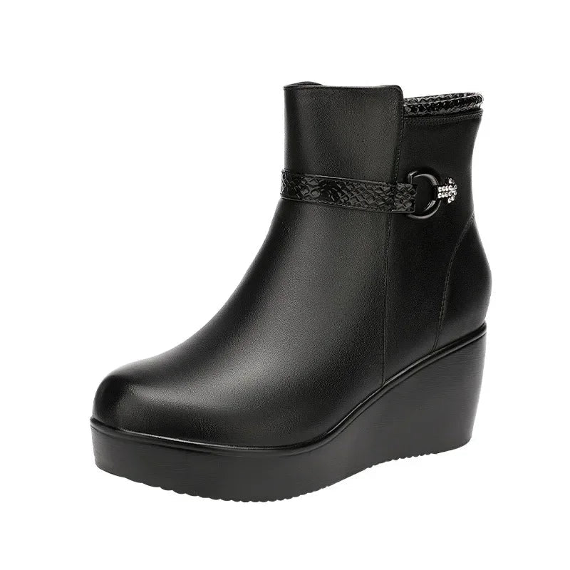 Bota Feminina de Couro Classy